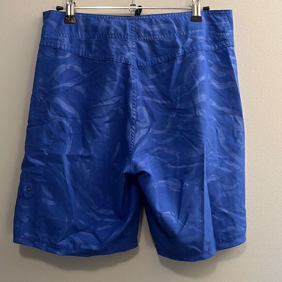 Under Armour Heat Gear Men's Blue Wave Print Loose Swim Board Shorts - Picture 5 of 7
